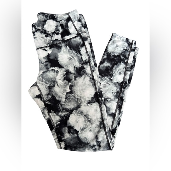 Athleta Pants - Athleta Like New Floral Black and Gray Super Soft Leggings Size Medium